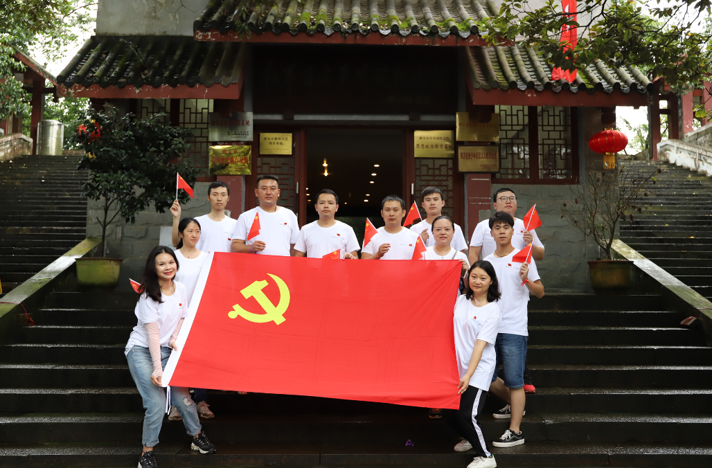 不忘初心，，，，，服膺使命，，，，，凝聚力量，，，，，坚定信仰——成都支部七·一留想活动