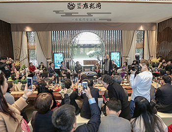 【尊龙凯时·雍龙府】寻声而来，，，，，，，艺术名家齐聚雍龙府！吸引25万+岳阳人关注！